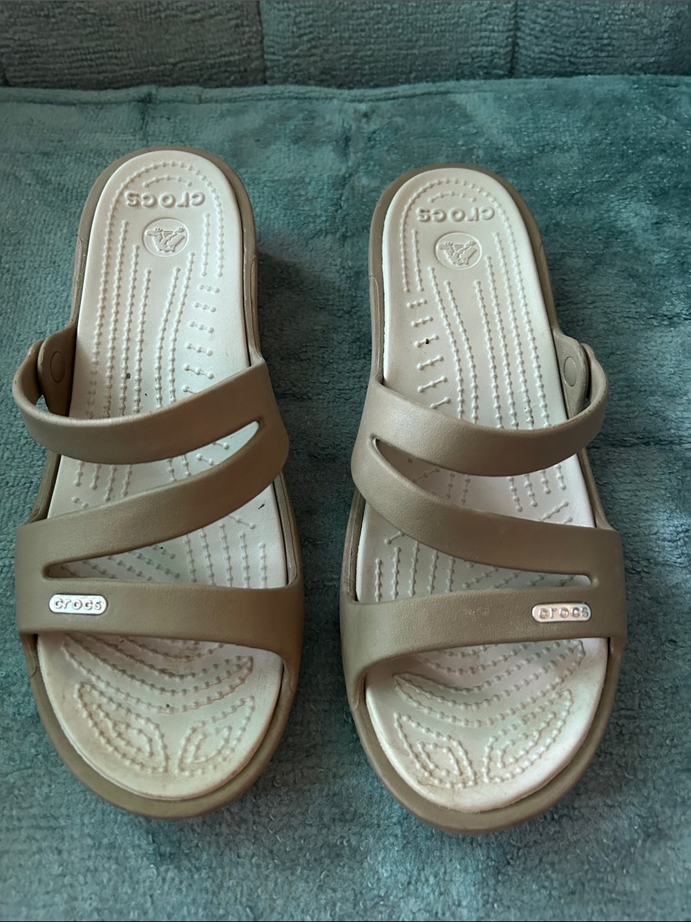 CROCS Women's Tan Strappy Slide Sandals with Cream Footbed size 10